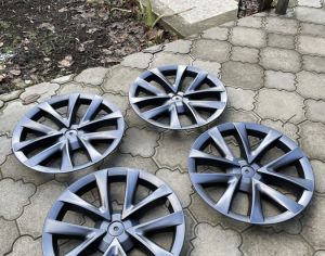 TESLA Model 3 2018 - 2026