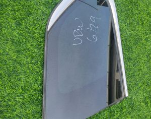 უკანა პატარა მინა