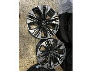 R22 AUDI Q8 2021-2026