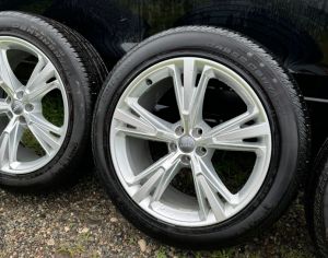 R21 AUDI Q8 2018-2025