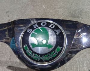 skoda fabia 7-15 ემბლემა