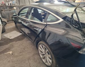 TESLA Model 3 2018-2026