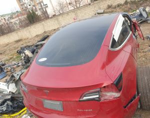 Tesla model 3 ორიგინალი კარის უკანა შუშა