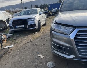 იშლება აუდის Q7