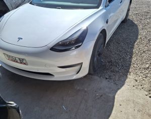 Tesla  Model 3