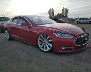 ishleba tesla model S P85 +