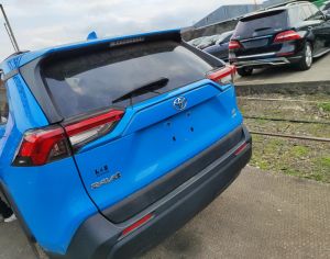 იშლება RAV4
