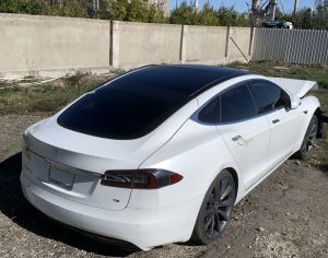 Tesla model S  (restyling 2017)