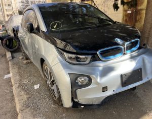 დაიშალა BMW I3 მაქვს თითქმის ყველანაწილი