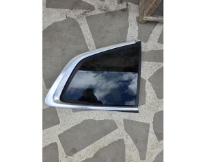 X3 G01 ის უკანა კრილოს მინა