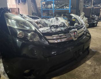 toyota isis - 2006 წლიანი ორიგინალი ცხვირები. 571090909 დათო. 551107409 ალეკო .