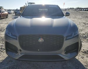 იშლება Jaguar F-Pace 2022