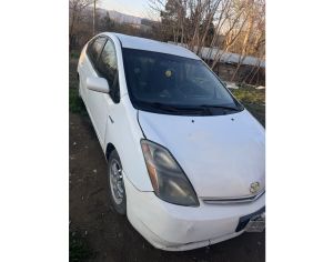 იშლება ტოიოტა პრიუსი 2007 წელი.