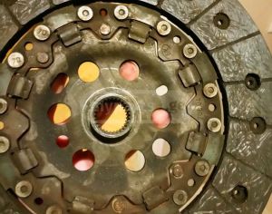 გადაბმულობის ქურო (პლიტა) და დისკი (ფერადო).