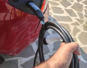 Tesla ქუჩის დამტენების კაბელი