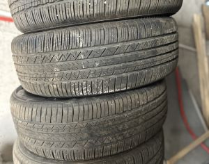 იყიდება 4 საბურავი 225/55 რ18 300 ლარი