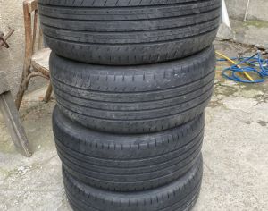 იყიდება dunlop-ის ფირმის  ზაფხულის საბურავები 4 ცალი ერთნაირი, ზომა 225/45/17. ფასი 400 ლარი. ტელ: 555932002