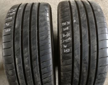 235/35 R19