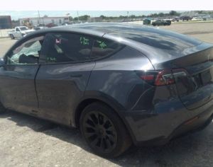 იშლება Tesla model y
