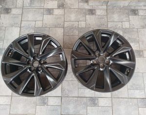 R18 TOYOTA Corolla 2018-2026