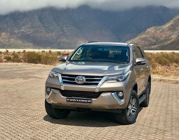 Toyota Fortuner 2015-2024 წინა საქარე მინა
