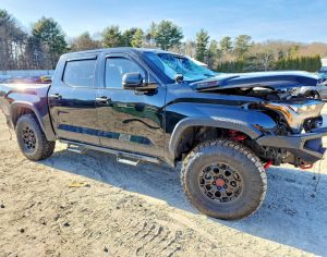 იშლება ტოიოტა ტუნდრები, გვაქვს ახალი ნაწილებიც.