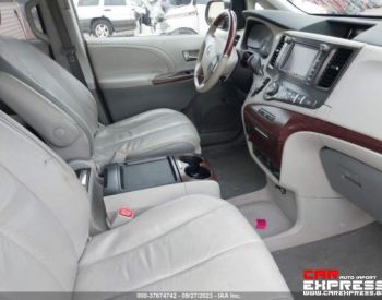 TOYOTA Sienna 2011 3.5 - 2
