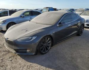 იშლება Tesla model s