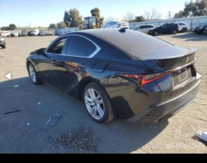 იშლება ლექსუსი ის  2017-2020 /lexus is200t