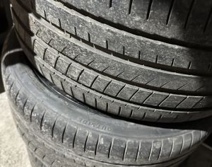 იყიდება 19 /285/30 ორი 95 პროცენტიანი საბურავები ჩამოყვა მანქანას და შევცვალე დისკები