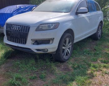 იშლება Audi Q7