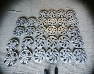 იყიდება Toyota AQUA-ს კალპაკები (დისკის ხუფი) R15 ზომა ( სტანდარტი) არის ყველანაირი მოდელი  2012 დან 2020 მდე! ცალი 50₾ ზბორად 120 დან 200 ლარამდე! ტელ: 597090935