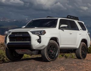 იშლება რანერები საგურამოში.ასევე გვაქვს სხვა ტოიოტას ჯიპების ნაწილები და სერვისი.სამუშაო საათები 09:30-19:00