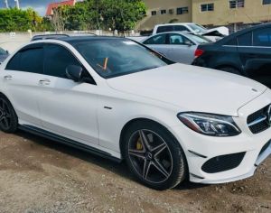 W205 MERCEDES-BENZ C 300