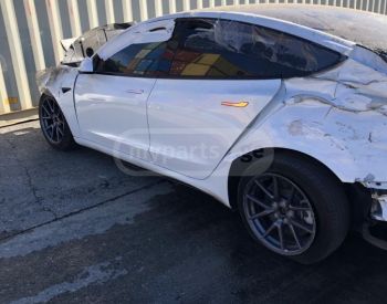 TESLA Model 3 2021 1