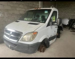 Იშლება DODGE SPRINTERI