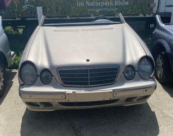 Mercedes-Benz E 320