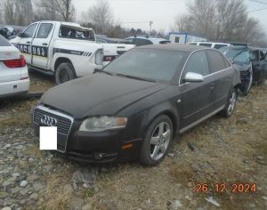 იშლება Audi A4