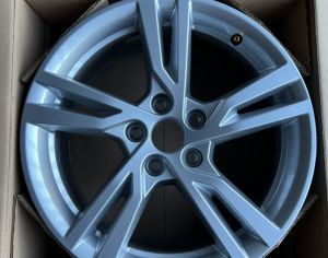 Алюмниевый диск Audi 8V0601025DD