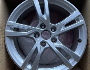 Алюмниевый диск Audi 8V0601025DD