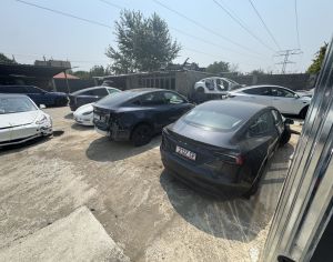 იშლება Telsla model 3 da model Y