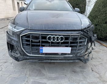 AUDI Q8 დაზიანებული ბამპერი