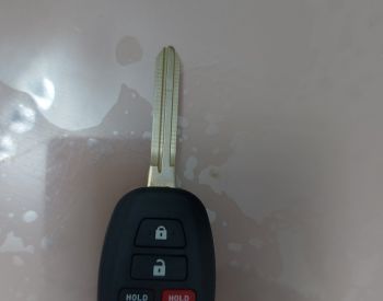 Toyota Rav 4  2015-2018  ელექტრო საბარგულიანის  4 ღილაკიანი  გასაღები