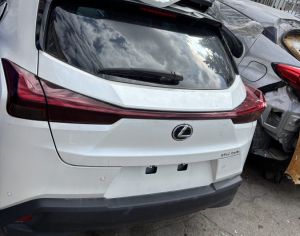 იშლება LEXSUS UX