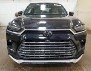 იშლება TOYOTA GRAND HIGHLANDER