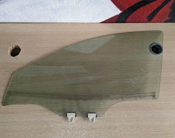 ადგილზე გვაქვს Mazda CX3-ის წინა მარცხენა შუშა