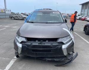 იშლება  mitsubishi outlander  GT