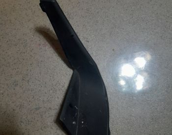 საქარე მინის ქვედა დაბოლოვების მარცხენა რეზინა.