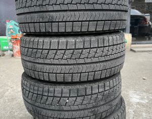 Bridgestone Blizzak VRX 225/45R17