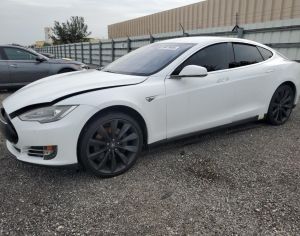 იშლება tesla model s 85 2014 წლის ეს არის მანქანის ვინკოდი რომელიც იშლება გვაქვს ბევრი ნაწილი 5YJSA1H13EFP36903